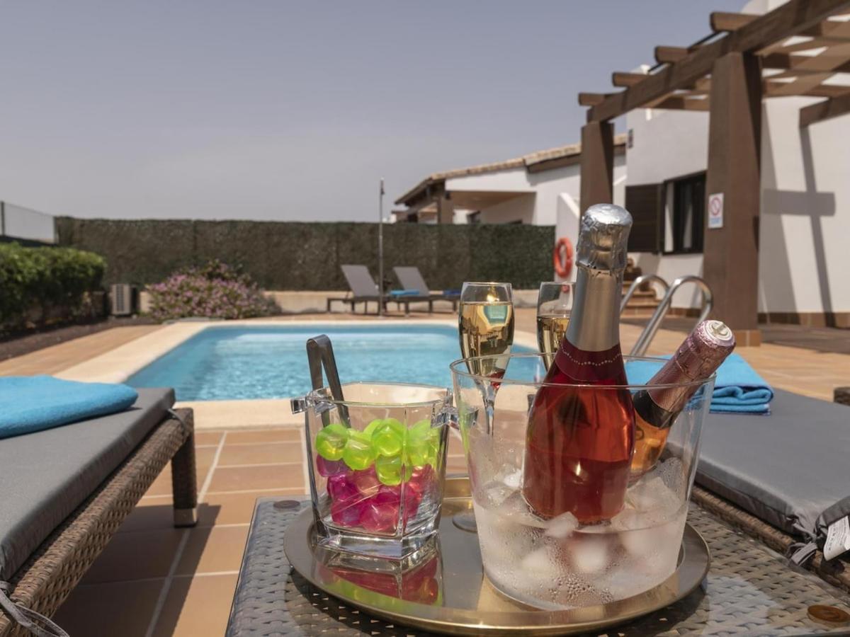 Lightbooking Pueblo Majorero Piscina Climatizada Jove 10 Caleta De Fuste Esterno foto